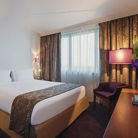 Crowne Plaza Paris - Neuilly, An Ihg Hotel 4*