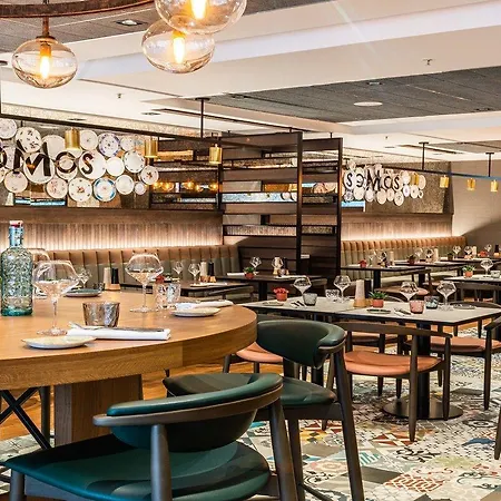 Crowne Plaza Paris - Neuilly, An Ihg Hotel 4*