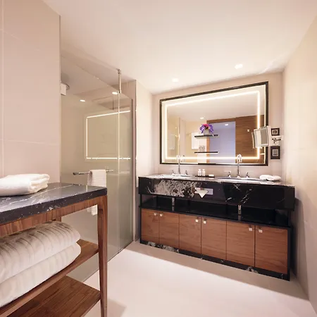 Crowne Plaza Paris - Neuilly, An Ihg Hotel 4*