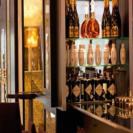 Crowne Plaza Paris - Neuilly, An Ihg 4*